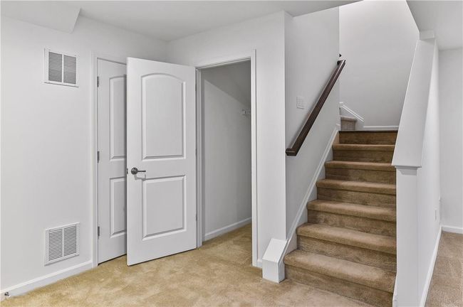 31 Lindentree Ln, Condo with 3 bedrooms, 4 bathrooms and 2 parking in Middletown NY | Image 28