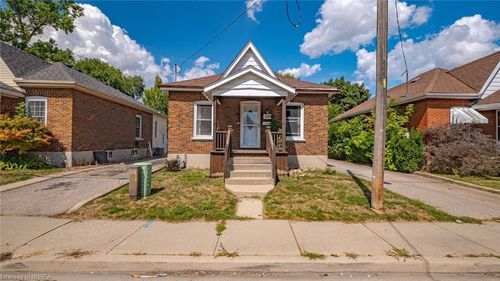 35 Salisbury Ave, Brantford, ON, N3S1M6 | Card Image