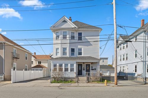 82 Webster St, Pawtucket, RI, 02861-1018 | Card Image