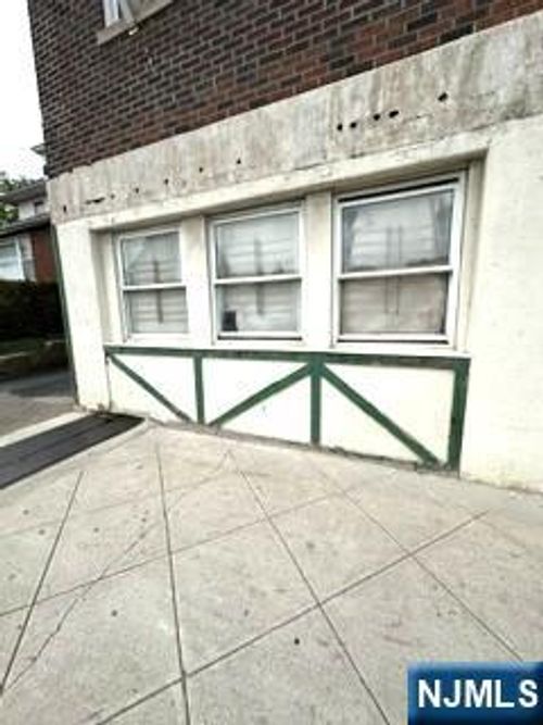 400-398-400 Centre St, Nutley, NJ, 07110-1635 | Card Image