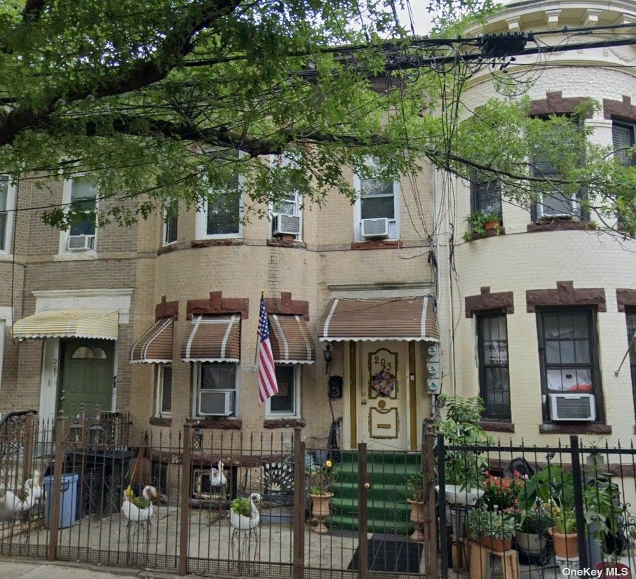 Grant Ave, Brooklyn, NY 11208