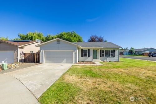 111 E Queen Pl, Ellensburg, WA, 98926-4222 | Card Image