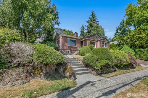5703 39th Ave Ne, Seattle, WA, 98105-2212 | Card Image