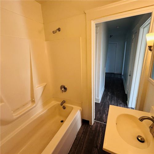 559 Broad, Bethlehem City, PA, 18018 | Card Image