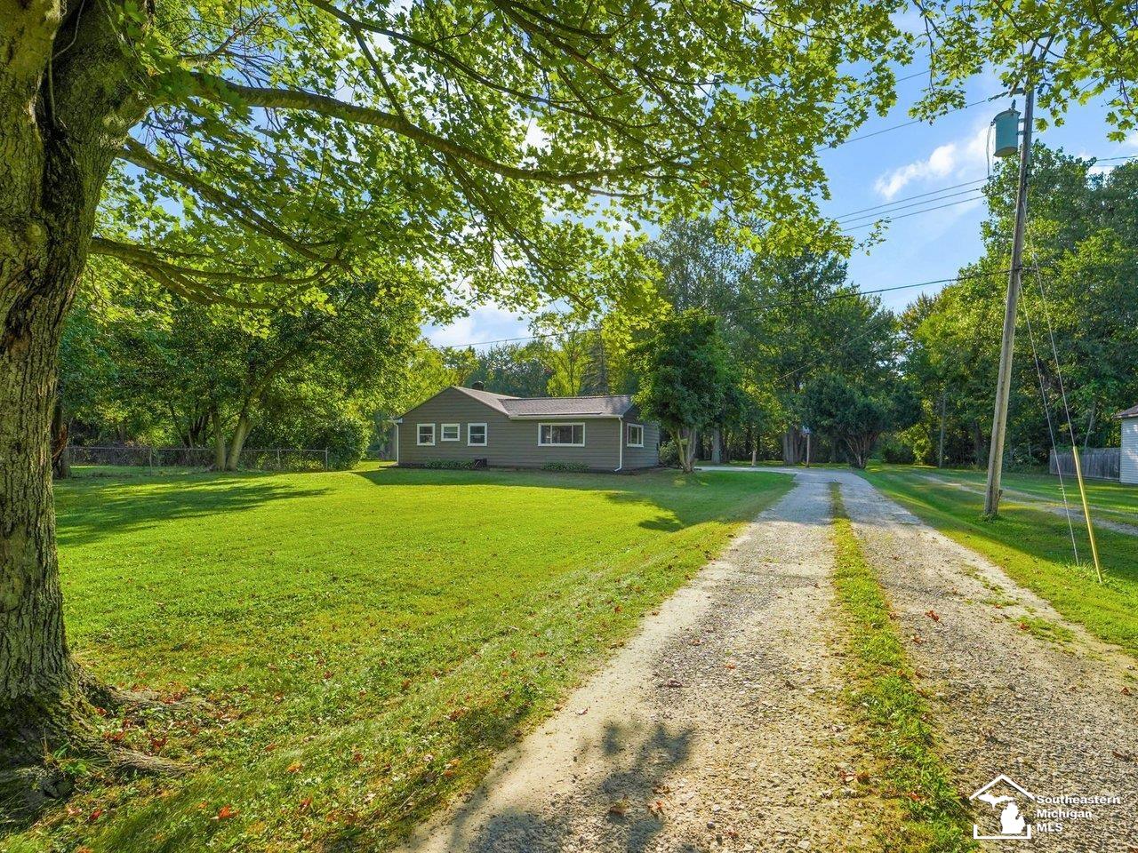 Hoeft Rd, Van Buren Township, MI 48111