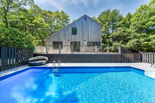 33 Woodbine Dr, East Hampton, NY, 11937-1725 | Card Image
