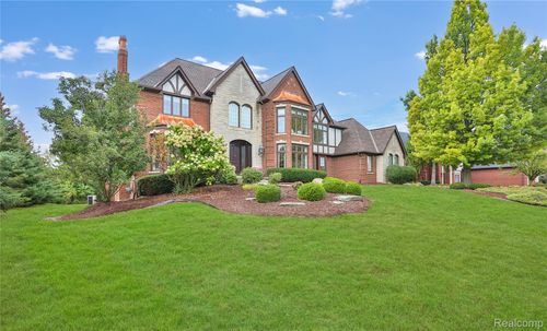 5826 Murfield Dr, Rochester, MI, 48306-2363 | Card Image