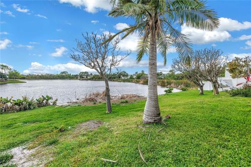 540 Somerhill Dr Ne, St Petersburg, FL, 33716-3464 | Card Image
