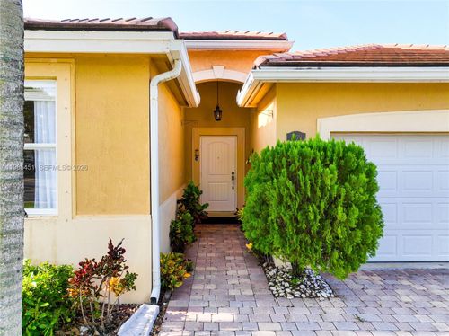 3090 Se 7th Ct, Homestead, FL, 33033-7174 | Card Image
