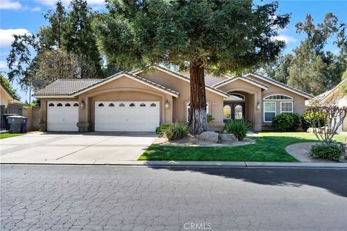 122 East Loop, Madera, CA, 93637-4986 | Card Image