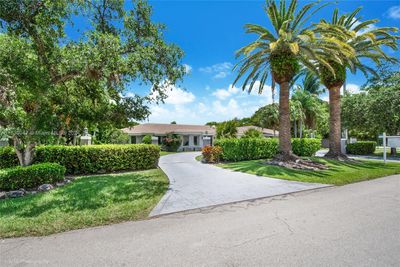 13551 Sw 62nd Ave, House other with 7 bedrooms, 5 bathrooms and null parking in Pinecrest FL | Image 2