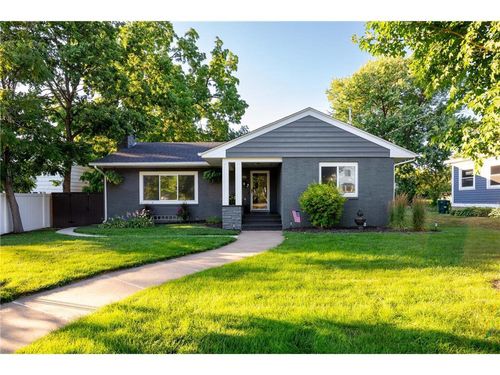 615 Vine St, Hudson, WI, 54016-1722 | Card Image