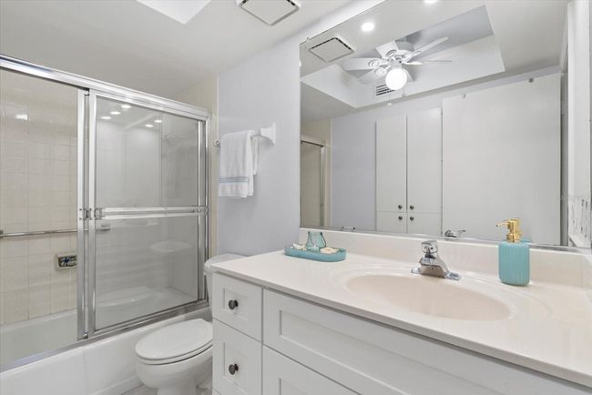 Primary Bathroom | Image 21