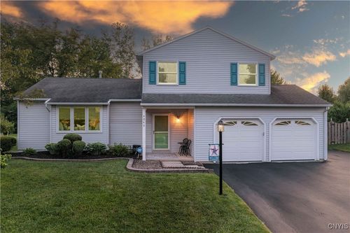 4043 Libra Ln, Liverpool, NY, 13090-1558 | Card Image