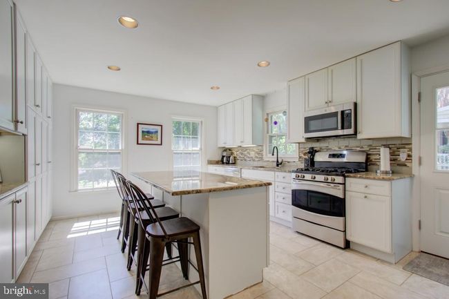 9004 Levelle Dr, House other with 5 bedrooms, 3 bathrooms and null parking in CHEVY CHASE MD | Image 17