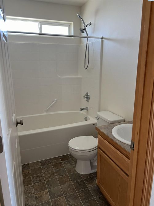 4519 Catalonia Dr, Pasco, WA, 99301-8394 | Card Image