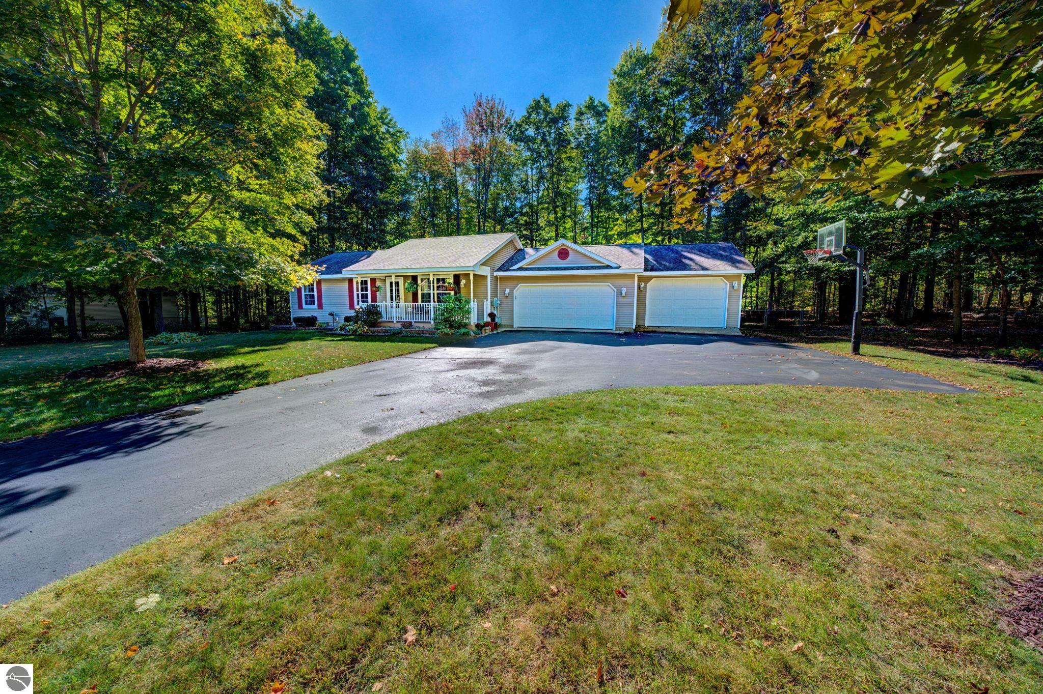 Beechridge Dr, Lake Ann, MI 49650