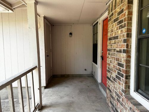 1102 Hickory Grove Dr, Austin, TX, 78753-2990 | Card Image