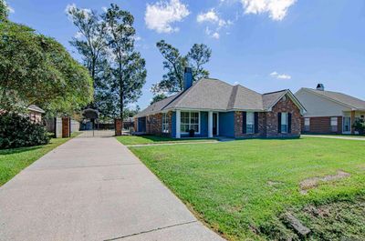 30960 Katie Dr, House other with 3 bedrooms, 2 bathrooms and null parking in Denham Springs LA | Image 1