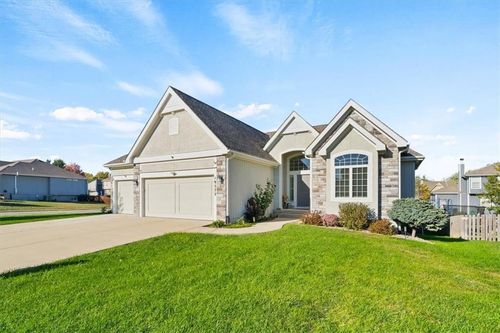 19372 W 210th St, Spring Hill, KS, 66083-9202 | Card Image