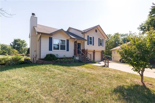727 Ne Bristol Bay, Lee's Summit, MO, 64086-1715 | Card Image