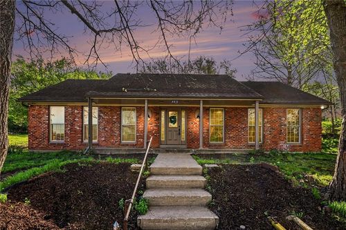 4811 Nw Waukomis Dr, Kansas City, MO, 64151-3501 | Card Image