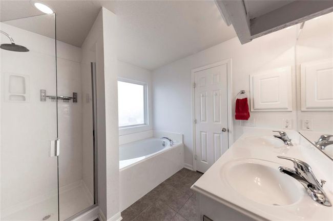13907 Bonnetbriar Ln, House other with 3 bedrooms, 3 bathrooms and 2 parking in Sugar Land TX | Image 4