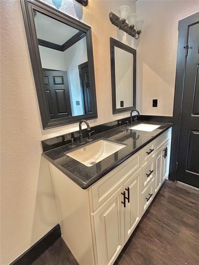 Master bathroom | Image 33