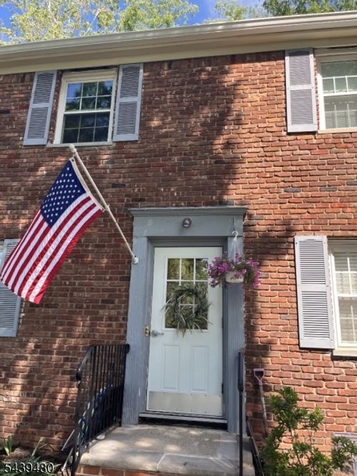 21 Wedgewood Dr, Verona, NJ, 07044-4135 | Card Image