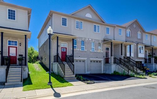 30-105 Pinnacle Dr, Kitchener, ON, N2P1B8 | Card Image