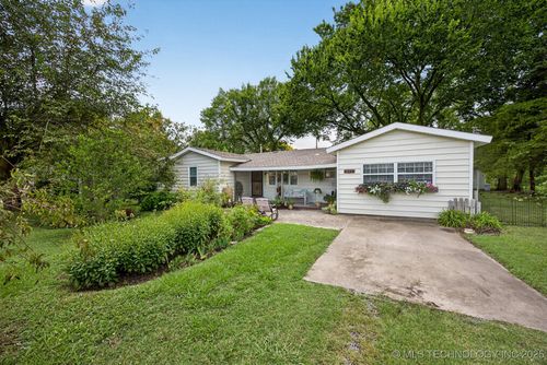 225 S Locust St, Oologah, OK, 74053-3204 | Card Image