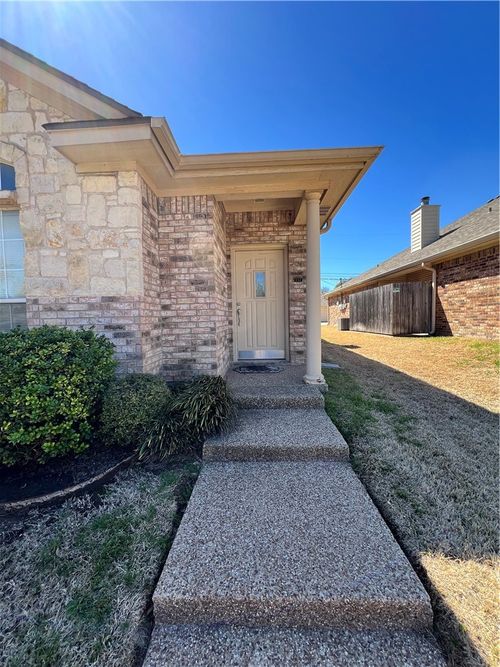 357 Old Mill Creek Dr, Waco, TX, 76712-6448 | Card Image