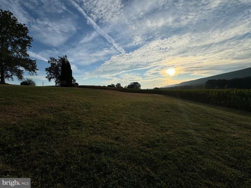 421 Broad St, Hegins, PA, 17938-9047 | Card Image