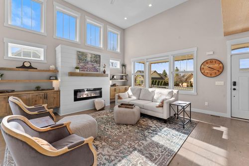 15668 Cobblestone Lake Pkwy, Apple Valley, MN, 55124-7829 | Card Image