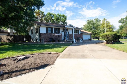 2302 Diane Ave, Emporia, KS, 66801-6029 | Card Image