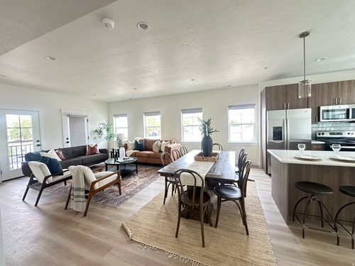 7852 S Holden St, Midvale, UT, 84047-7201 | Card Image