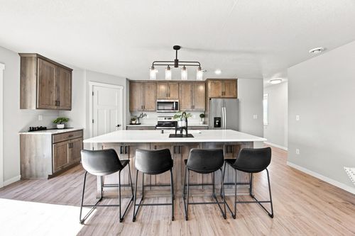 1102 Lilac Ln S, Moorhead, MN, 56560-7177 | Card Image