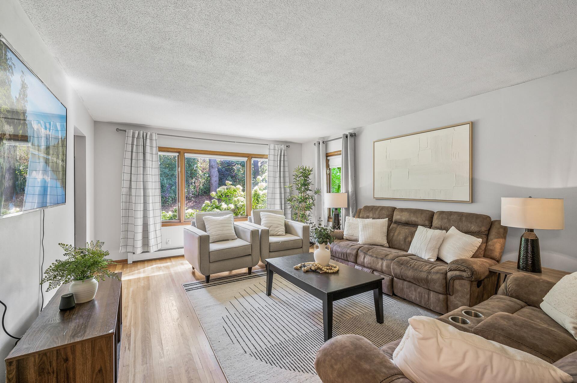 Raleigh Dr, Burnsville, MN 55337