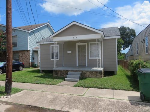 715 Dolhonde St, Gretna, LA, 70053-6121 | Card Image