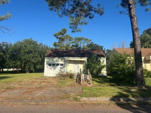 1439 W 5th St, Port Arthur, TX, 77640-4748 | Card Image