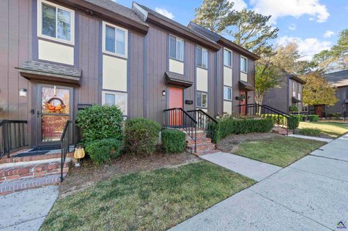 615 Willow Creek Dr, Macon, GA, 31204-1261 | Card Image