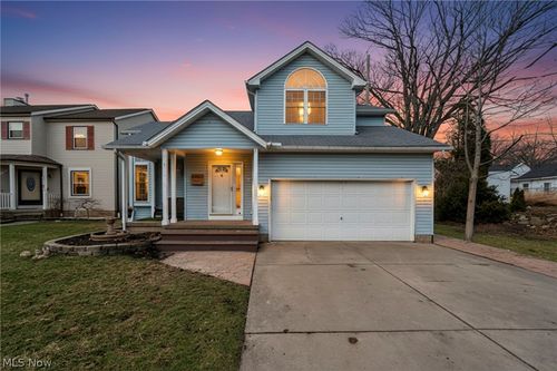 29007 Uxbridge Dr, Willowick, OH, 44095-4589 | Card Image