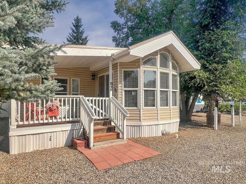 46 B St, Cascade, ID, 83611 | Card Image