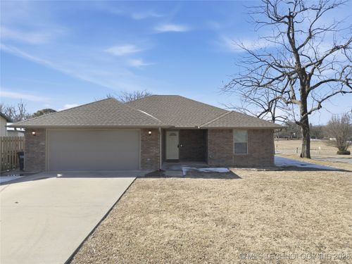 805 5th St, Stigler, OK, 74462-1927 | Card Image