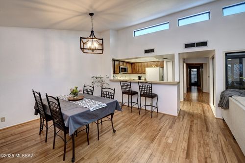 7956 E Sabino Sunrise Cir, Tucson, AZ, 85750-9752 | Card Image