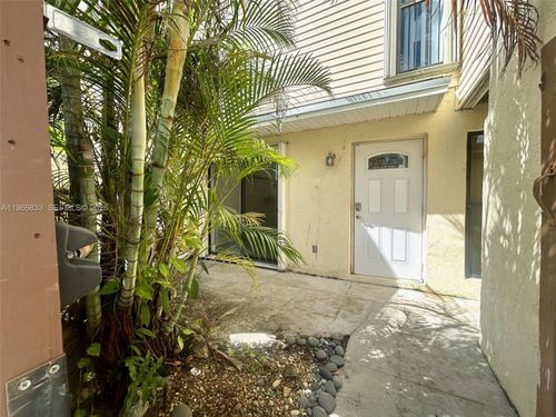 r101-645 Executive Center Dr, West Palm Beach, FL, 33401-4932 | Card Image