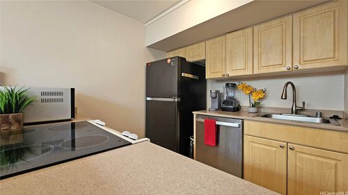 apt-304-3030 Pualei Cir, Honolulu, HI, 96815-4907 | Card Image