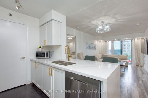 827-35 Saranac Blvd, North York, ON, M6A2G4 | Card Image