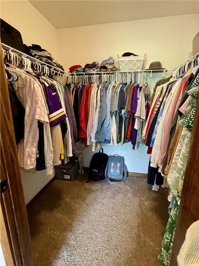 Spacious master walk in closet! | Image 15