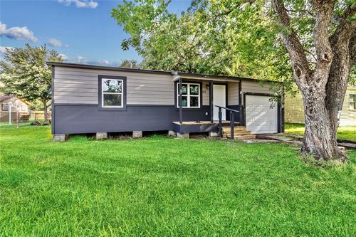 805 19th Ave N, Texas City, TX, 77590-5609 | Card Image